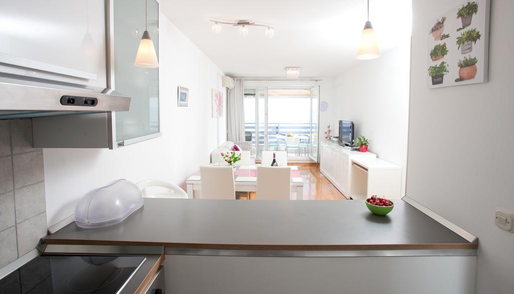 Luxury Beach Front Apt With Seaside View And Free Parking Split Exterior photo