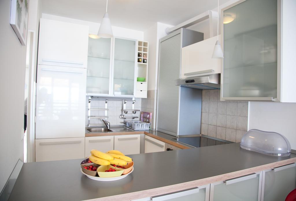 Luxury Beach Front Apt With Seaside View And Free Parking Split Exterior photo