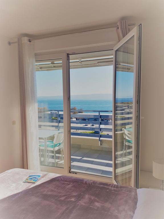 Luxury Beach Front Apt With Seaside View And Free Parking Split Exterior photo