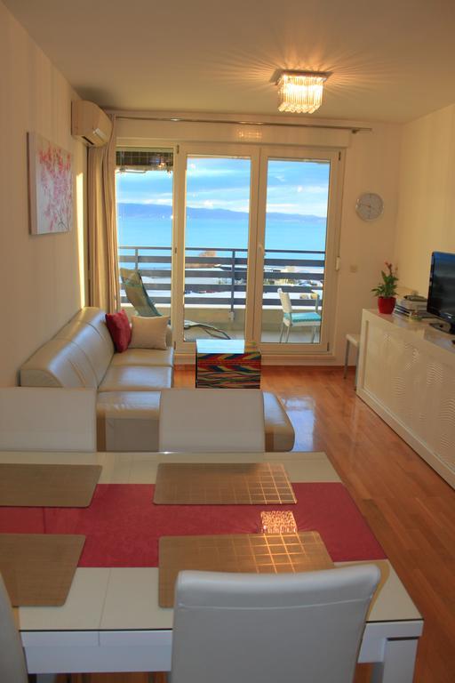 Luxury Beach Front Apt With Seaside View And Free Parking Split Exterior photo